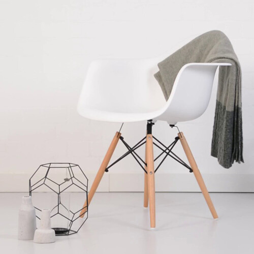 cadeira-eames-eiffel-branca-com-braco-base-madeira-rivatti_03_CJRKCAE038.jpg