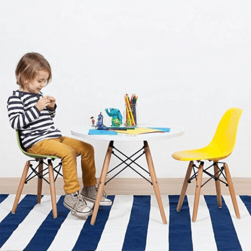 cadeira-eames-eiffel-infantil-amarela-base-madeira-lignum_05_CJL1CAE033.jpg