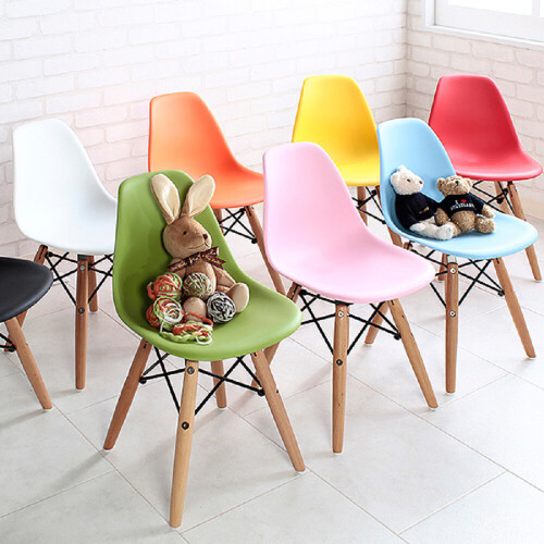 cadeira-eames-eiffel-infantil-amarela-base-madeira-lignum_07_CJL1CAE033.jpg