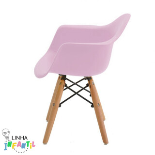 cadeira-eames-eiffel-infantil-rosa-com-braco-base-madeira-rivatti_04_CJRKCAE084