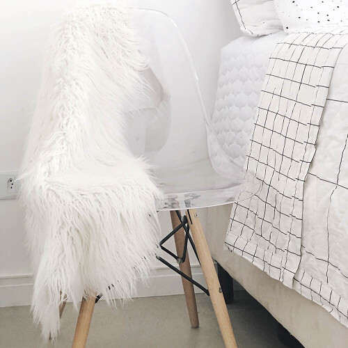 cadeira-eames-eiffel-transparente-base-de-madeira-emporio-tiffany_05_CJETCAE027.jpg