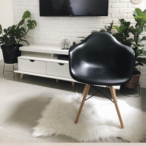 cadeira-eames-preta-com-braco-base-de-madeira-emporio-tiffany_03_CJETCAE070.jpg