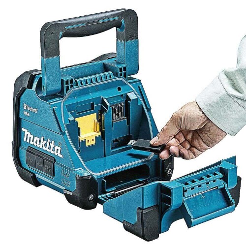 caixa-de-som-portatil-bluetooth-12v-18v-dmr202-sem-bateria-makita_02_FEMZACE282.jpg