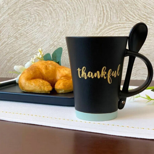 caneca-colher-thankful-preto-matte-310ml-28538-rojemac_01_PUOJCAK001.jpg