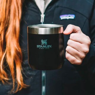caneca-termica-camp-mug-matte-black-350ml-8113-stanley_02_UTS8GRF033