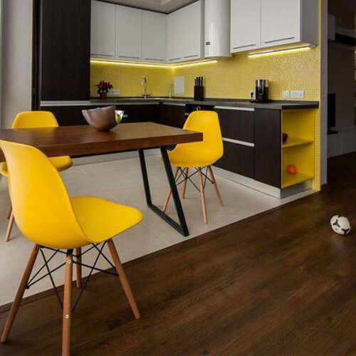 conjunto-com-3-cadeiras-eames-eiffel-amarela-base-em-madeira-emporio-tiffany_02_CJETCAE017.jpg