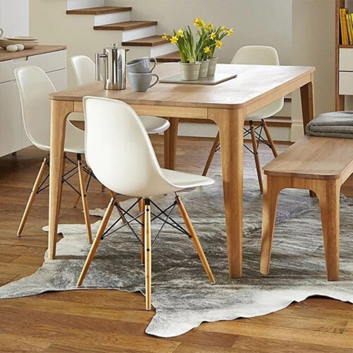 conjunto-com-4-cadeiras-eames-eiffel-branca-base-em-madeira-emporio-tiffany_02_CJETCAE014.jpg