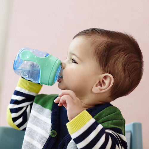 copo-de-transicao-easy-sip-com-bico-de-silicone-azul-6m-avent-philips_05_POV2AMT017.jpg