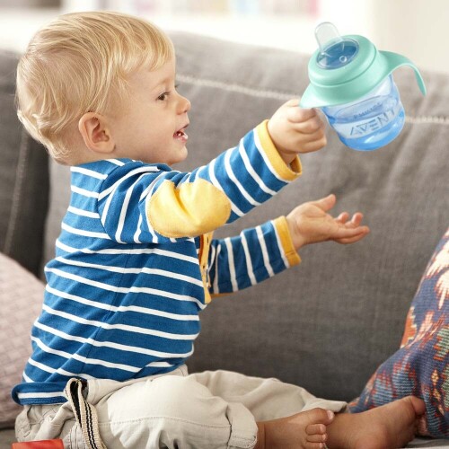 copo-de-transicao-easy-sip-com-bico-de-silicone-azul-6m-avent-philips_06_POV2AMT017.jpg