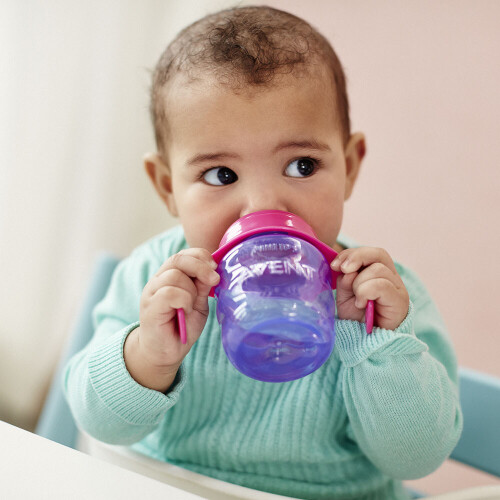 copo-de-transicao-easy-sip-com-bico-de-silicone-rosa-6m-avent-philips_06_POV2AMT016.jpg