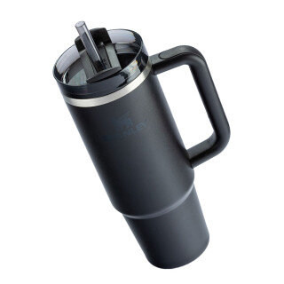 copo-quencher-black-887ml-stanley_01_UTS8GRF067