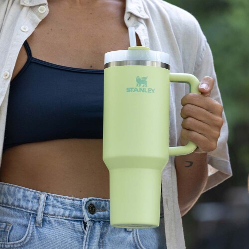 copo-quencher-citron-1-18l-stanley_01_UTS8GRF048.jpg