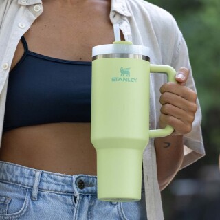 copo-quencher-citron-1-18l-stanley_01_UTS8GRF048