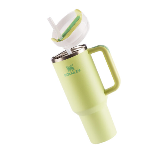copo-quencher-citron-1-18l-stanley_03_UTS8GRF048.jpg