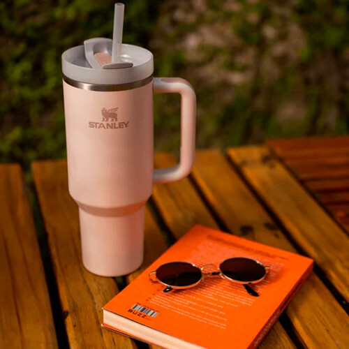copo-quencher-rose-quartz-1-18l-stanley_02_UTS8GRF058.jpg
