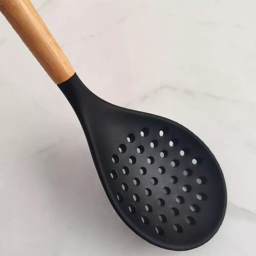escumadeira-bambu-e-silicone-810900226-preto-yio_03_PUY9DIV040.jpg