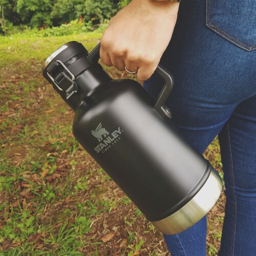 garrafa-growler-termico-classic-matte-black-8035-1-9lt-stanley_05_UTS8GRO001.jpg