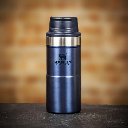 garrafa-termica-mug-classic-nightfall-350ml-stanley_03_UTS8GRF014.jpg