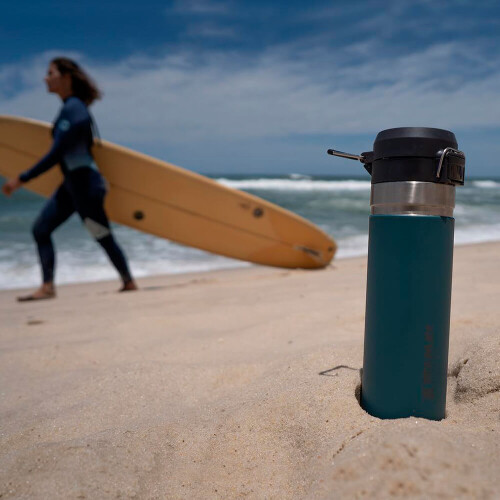 garrafa-termica-quick-flip-lagoon-710ml-stanley_01_UTS8GRF013.jpg