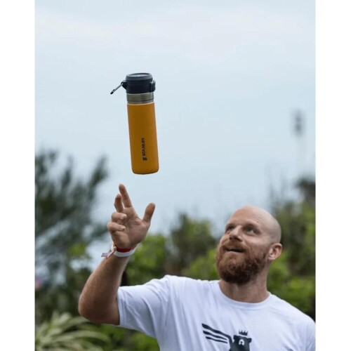 garrafa-termica-quick-flip-saffron-710ml-stanley_02_UTS8GRF036.jpg