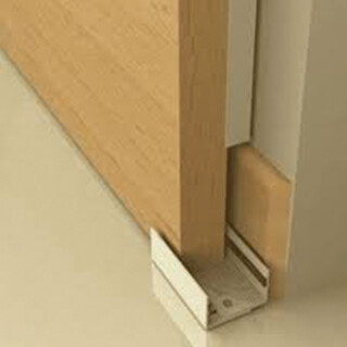 guia-para-porta-de-correr-235-branco-8x3cm-com-parafuso-140902-rodinato_02_FRVXACE013