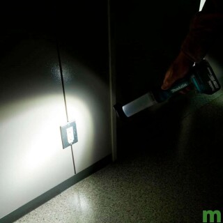 lanterna-led-dml807-18v-makita_02_FEMZLAN002