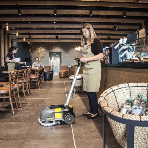limpadora-de-piso-compacta-bd-30-4c-bivolt-karcher_09_FEKALAV028.jpg