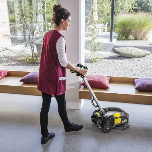 limpadora-de-piso-compacta-bd-30-4c-bivolt-karcher_10_FEKALAV028.jpg