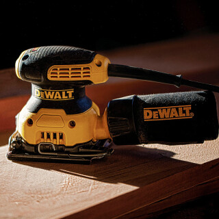 lixadeira-orbital-1-4-pol-230w-110v-dwe6411-br-dewalt_04_FEDWLIX023