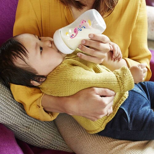mamadeira-petala-decor-flamingo-260ml-avent-philips_05_POV2AMT011.jpg