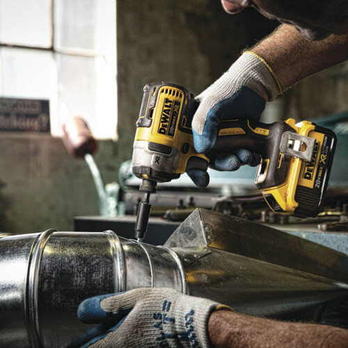 parafusadeira-com-impacto-brushless-1-4-pol-20v-dcf887m2-220v-dewalt_01_FEDWFUR130.jpg