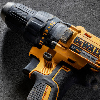 parafusadeira-furadeira-brushless-20v-com-2-baterias-dcd7771d2-dewalt_07_FEDWFUR174