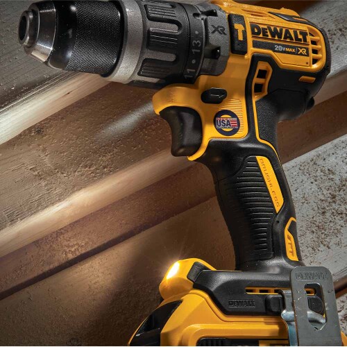 parafusadeira-furadeira-de-impacto-1-2-pol-20v-dcd796b-dewalt_01_FEDWFUR161.jpg