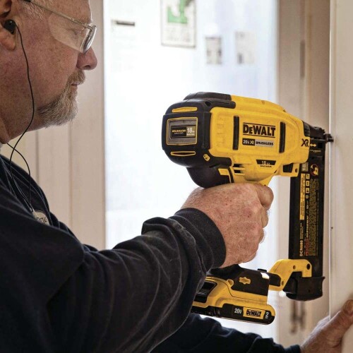 pinador-eletrico-brushless-18ga-20v-dcn680b-dewalt_04_FEDWPID001.jpg