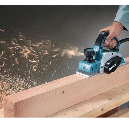plaina-eletrica-82mm-620w-110v-kp0800-makita_08_FEMZPLA008.jpg