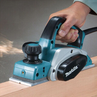 plaina-eletrica-82mm-620w-com-kit-110v-kp0800-p-makita_02_FEMZPLA020