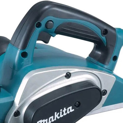 plaina-eletrica-82mm-620w-com-kit-110v-kp0800-p-makita_03_FEMZPLA020.jpg