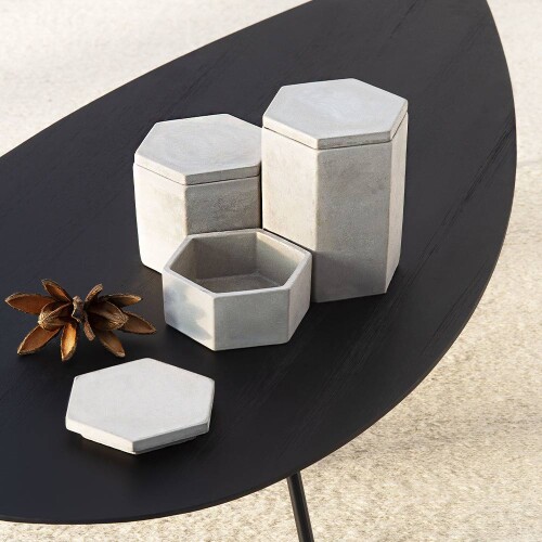 pote-decorativo-hexagonal-cinza-em-cimento-12815-mart_01_PUMEDCA177.jpg