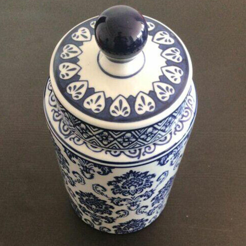 potiche-decorativo-em-procelana-azul-e-branco-61364-rojemac_03_PUOJDIV034.jpg