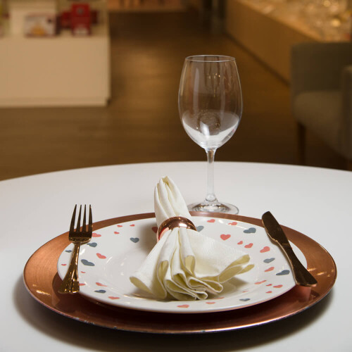 prato-raso-de-ceramica-heart-cinza-e-rosa-27cm-8615-lyor_01_PUCOPTO021.jpg