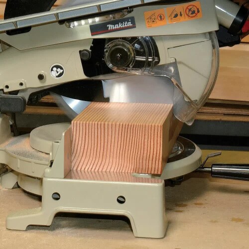 serra-de-esquadria-bancada-10-1-4pol-1650w-110v-lh1040-makita_04_FEMZSER093.jpg