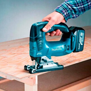 serra-tico-tico-a-bateria-135mm-18v-djv182z-p-makita_01_FEMZSER124