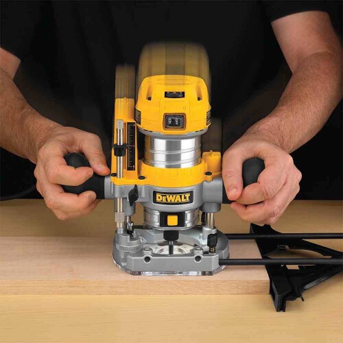 tupia-de-coluna-1-4-pol-900w-dwp611pk-b2-220v-dewalt_03_FEDWTUP011.jpg