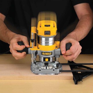 tupia-de-coluna-1-4-pol-900w-dwp611pk-b2-220v-dewalt_03_FEDWTUP011
