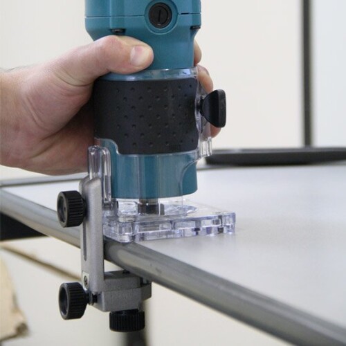 tupia-eletrica-manual-1-4-pol-530w-110v-3709-makita_07_FEMZTUP011.jpg