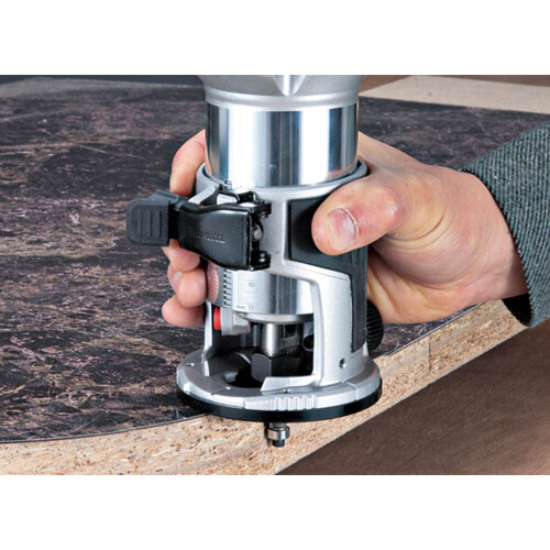 tupia-laminadora-1-4-pol-710w-110v-rt0700c-makita_01_FEMZTUP020.jpg