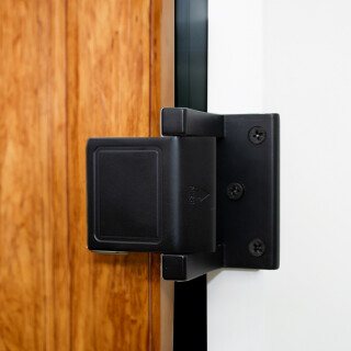 TRAVA-DE-SEGURANCA-EASY-FLIP-PRETO--3-FRC7ACE075-COMFORTDOOR