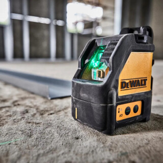 laser-de-linha-com-nivel-automatico-dw088cg-la-dewalt-06-FEDWLAS010