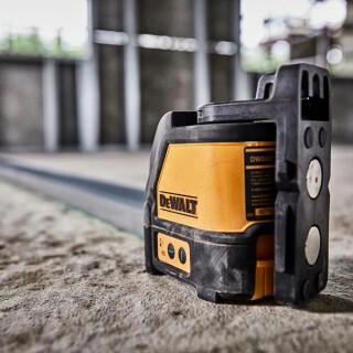 laser-de-linha-com-nivel-automatico-dw088cg-la-dewalt-07-FEDWLAS010