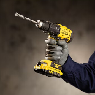 STANLEY-PARAF_FUR-IMP-20V-MAX-2-BAT-SCD712D2K-BIV-FESYFUR037-03